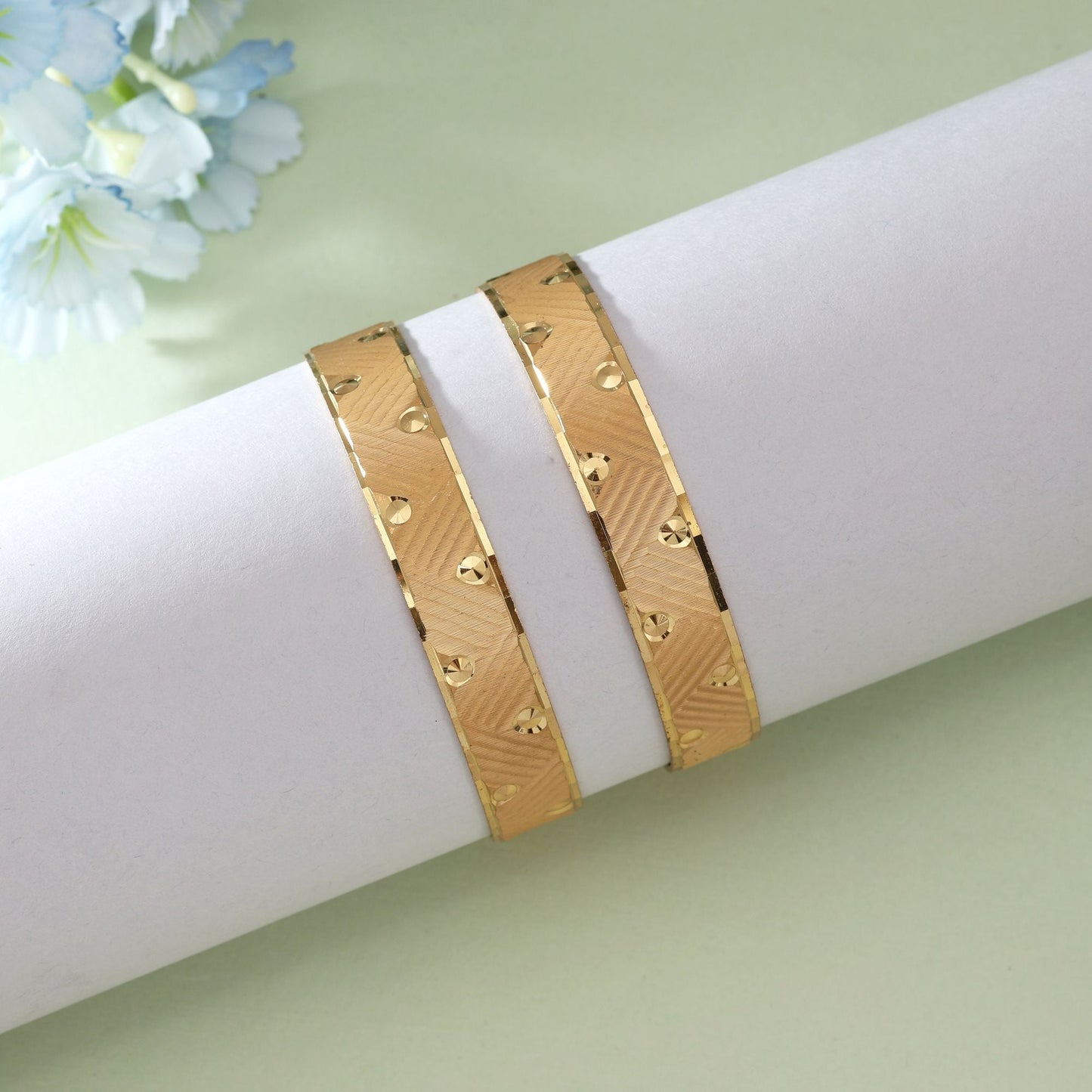 Goldfarbener Mode-Armreif, 1 Paar (PLKB157GLD)