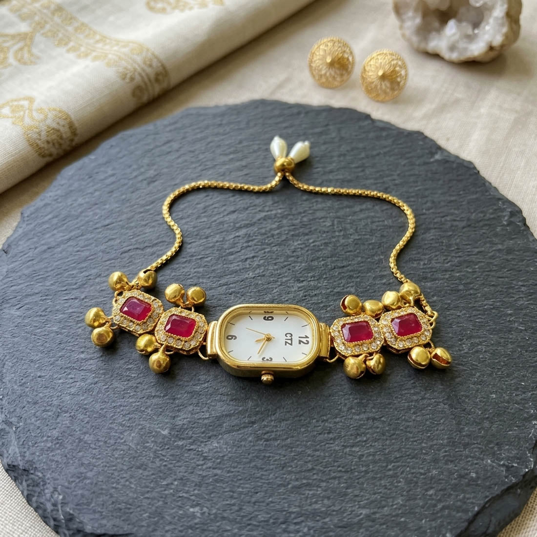 Einzigartige Rani-farbene Glitzer-Kundan-Uhr für Mädchen & Frauen Besonderes