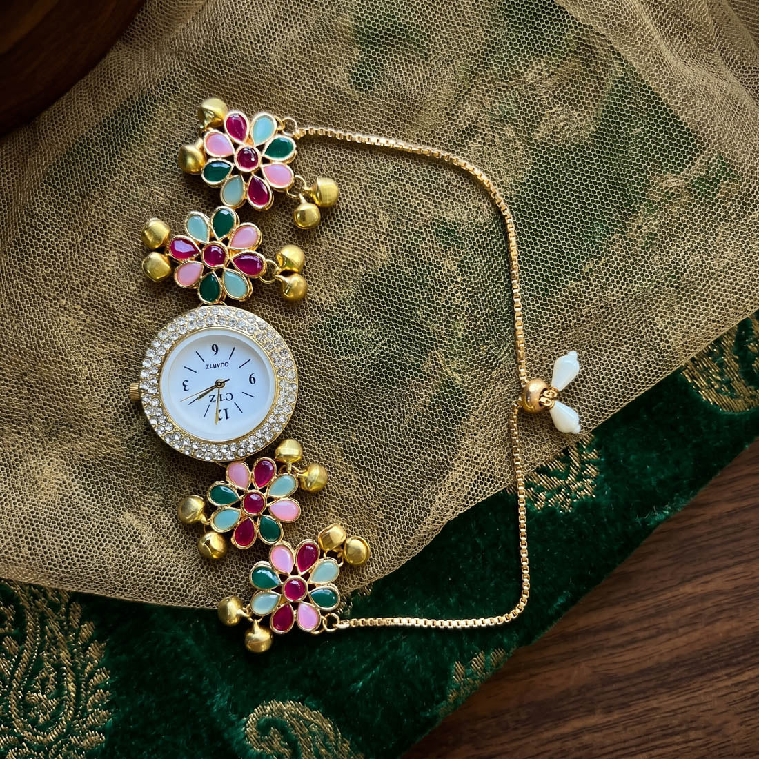 Stylische mehrfarbige Designer-Kundan-Uhr für Mädchen & Frauen Festliche Wahl