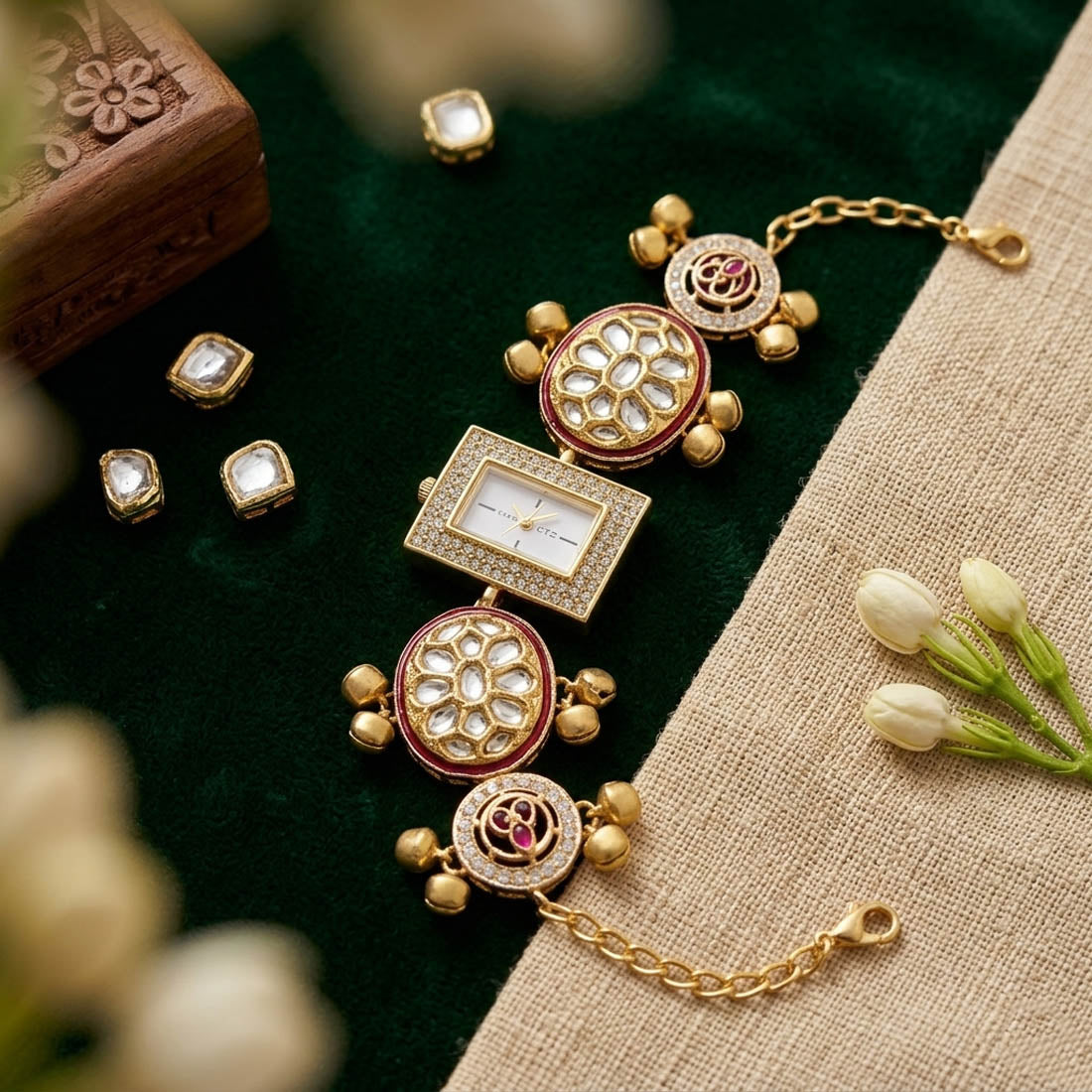 Anmutige Pista-Grün- & Rani-farbene Kundan-Uhr für Mädchen & Frauen Festliche Kleidung Design