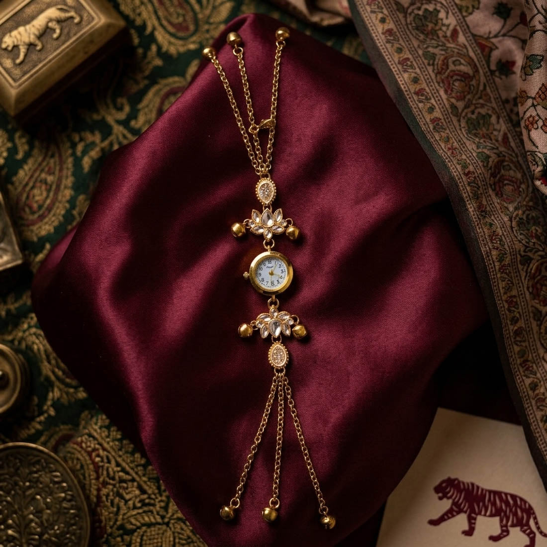 Royal White Farbe Kundan Uhr für Mädchen & Damen Party Wear Mode-Stil