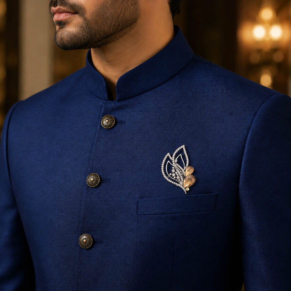 Hellgelbe Brosche mit Blattmotiv, anmutigem Design und eleganter Ausstrahlung als Accessoire